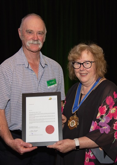Mayor, Cr Linda Hancock, and volunteer Peter Rogers